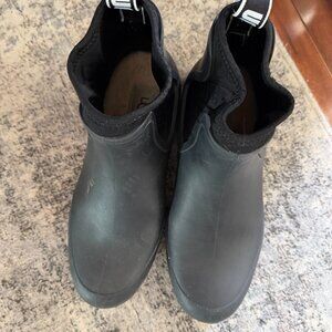 Ugg Women's Chevonne Boots